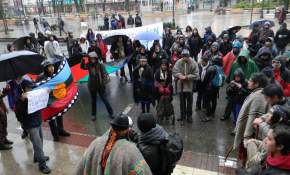 En Valdivia marcharon contra centrales hidroeléctricas en comunidad Mapuche