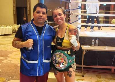 “¡De Valdivia pal mundo!”: Boxeadora “Leona” Asenjo se coronó campeona mundial e